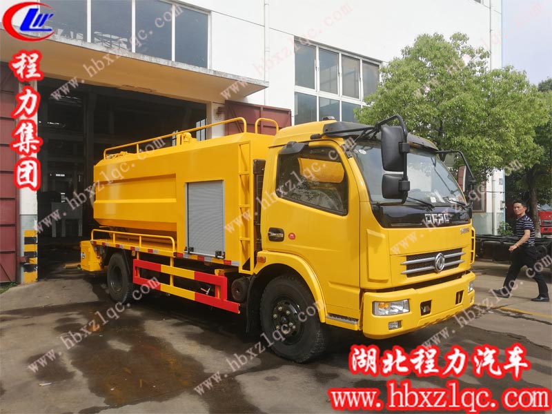 湖北程力集團(tuán)清洗吸污車遠(yuǎn)見聞名，深受廣大客戶追捧的多功能寶車！
