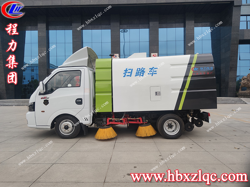 程力集團(tuán)東風(fēng)途逸掃路車，C證即可駕駛，再也不用為找司機(jī)而煩惱啦！