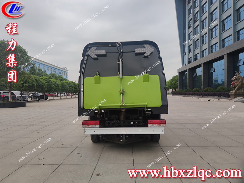程力集團(tuán)東風(fēng)途逸掃路車，C證即可駕駛，再也不用為找司機(jī)而煩惱啦！